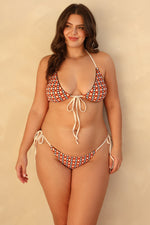 Hannah — 5'10", 38C, XL top | XL bottom.