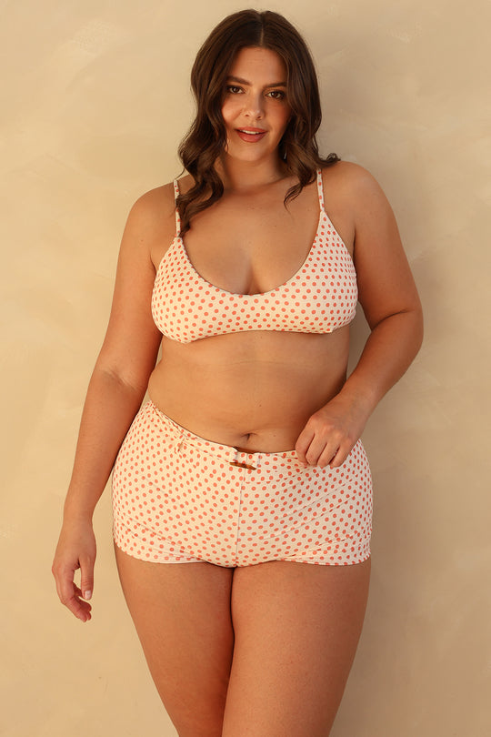 Hannah is 5'10" wearing XL.