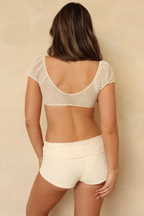 Lillian is 5'8" wearing S.