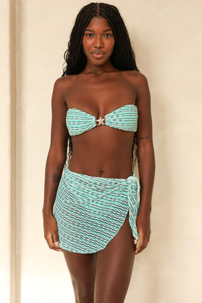 Taylor Roberts is 5'10" wearing M.