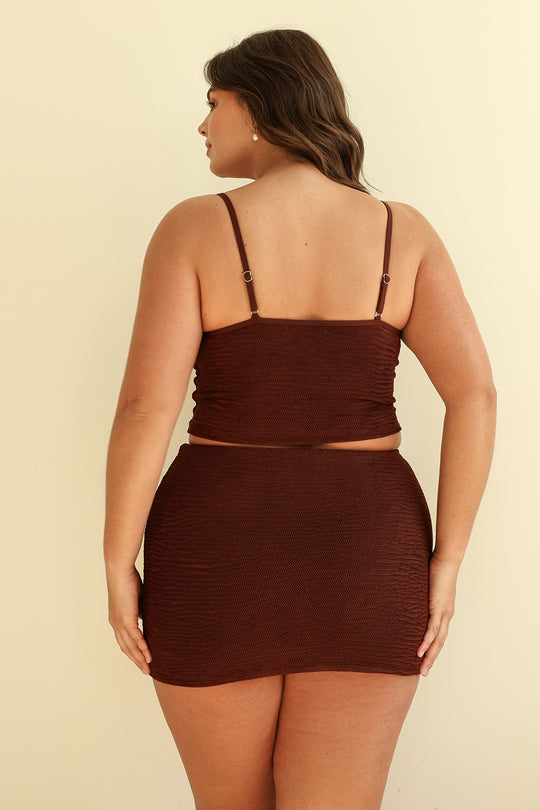 Hannah is 5'10" wearing XL.