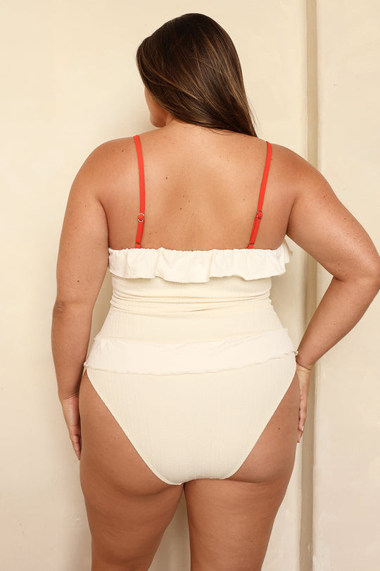 Jessica is 5'9" wearing 1X.