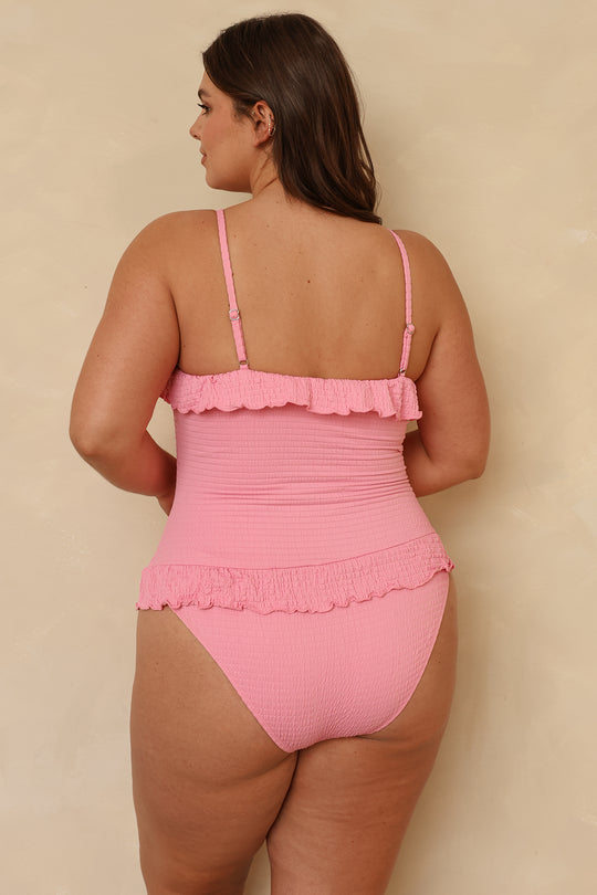 Hannah is 5'10" wearing XL.