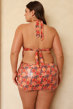 Hannah is 5'10" wearing XL.