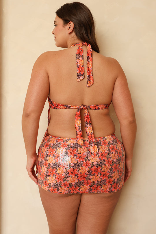 Hannah is 5'10" wearing XL.