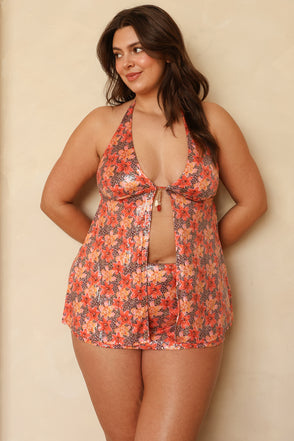 Hannah is 5'10" wearing XL.