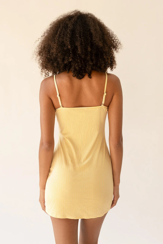 Birta is 5'9.5" wearing S.