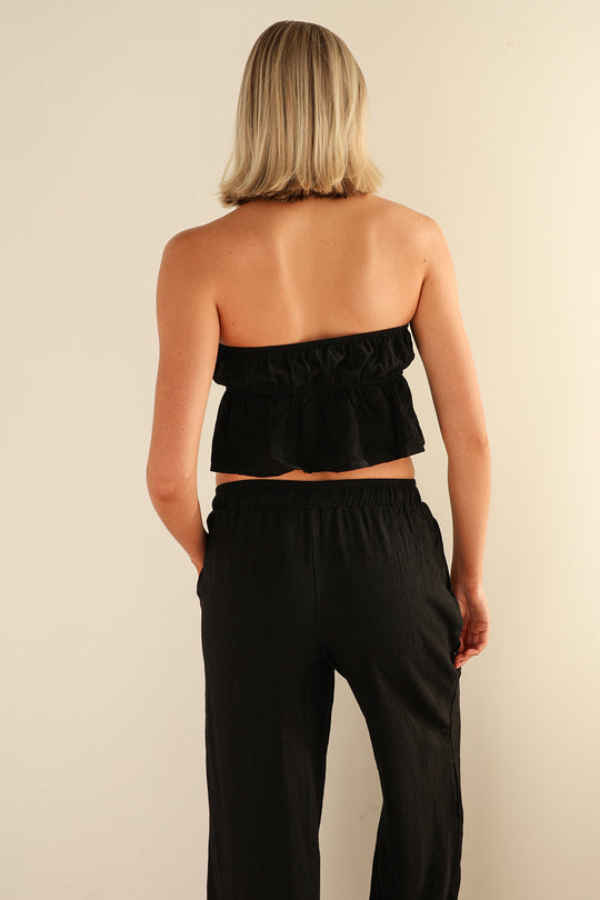 Kendall is 5'10" wearing S.