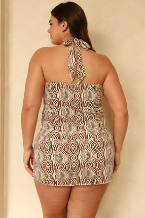 Hannah is 5'10" wearing XL.