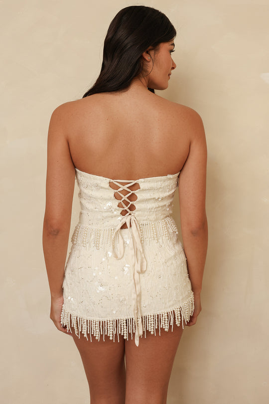 Alexis is 5'9" wearing S.