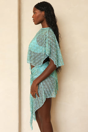 Taylor Roberts is 5'10" wearing M.