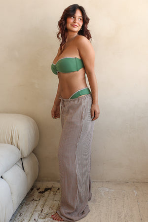 Noey — 5'3" 38B, L top | L bottom.
