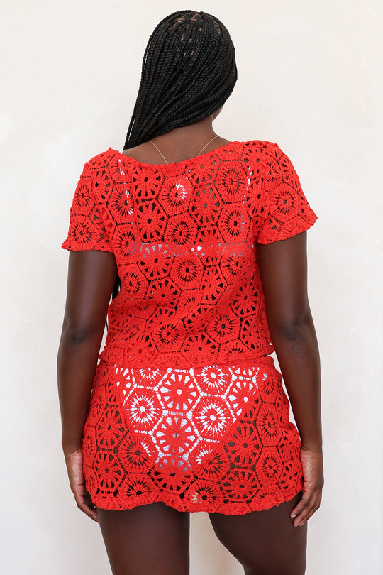 Taylor L is 5'10" wearing L.