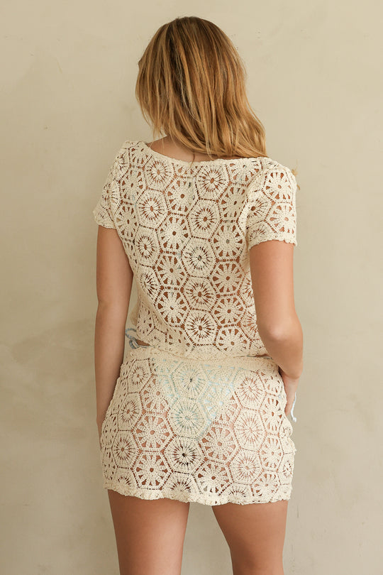 Sarah is 5'10" wearing S.