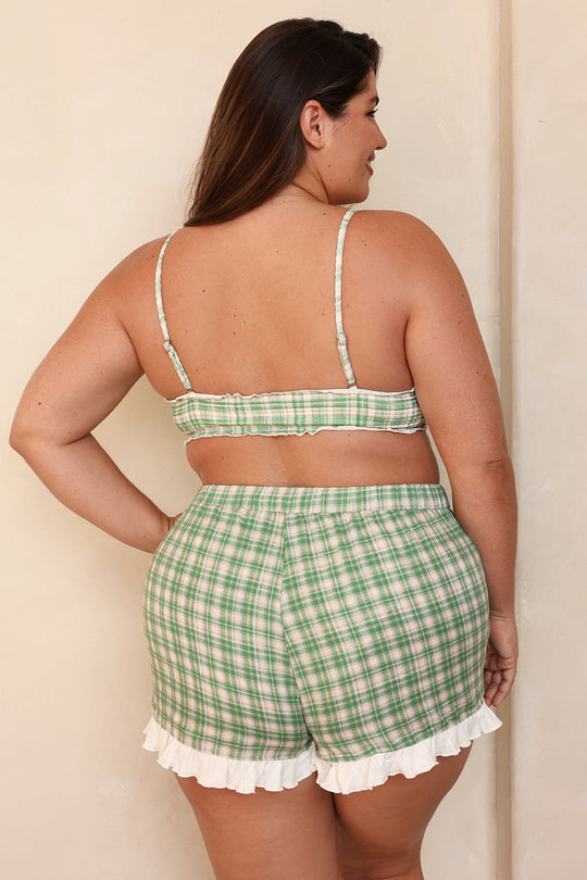 Jessica is 5'9" wearing 1X.