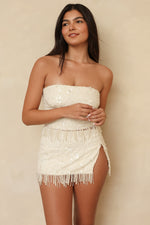 Alexis — 5'9", 35C, S top | S bottom.