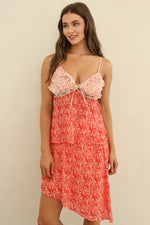 Jordan — 5'9", 33B, S top | S bottom.