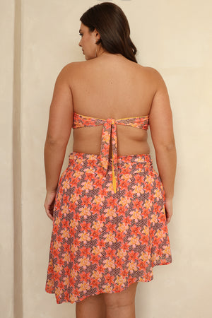 Hannah is 5'10" wearing XL.
