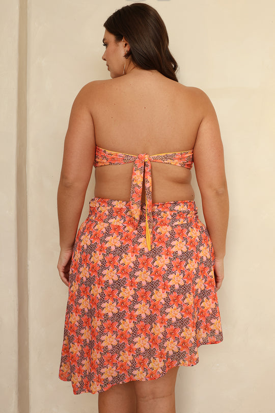 Hannah is 5'10" wearing XL.