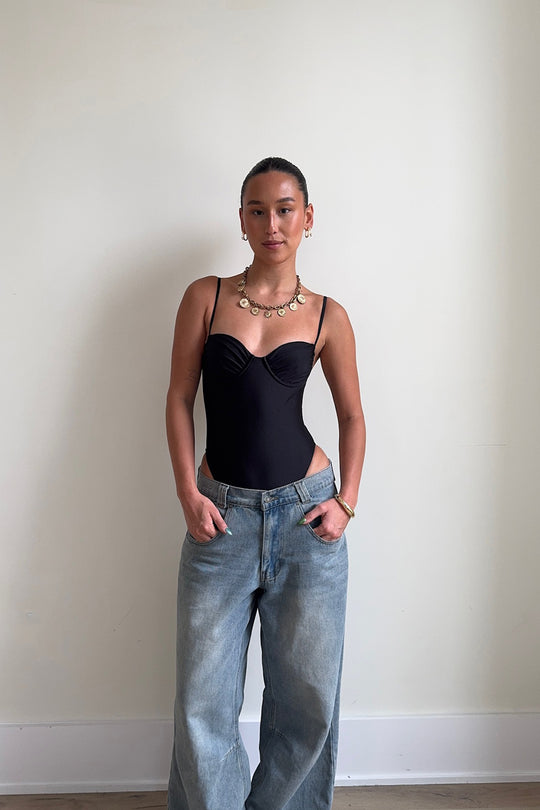 Camryn — 5'8", 32B, S top | S bottom.