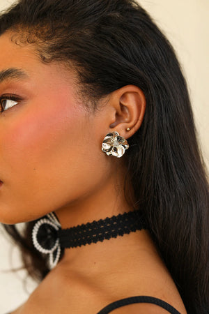 DD3281-SLVR under the rose earrings silver 2 dippin' daisy's