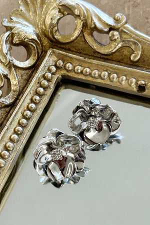 DD3281-SLVR under the rose earrings silver 3 dippin' daisy's