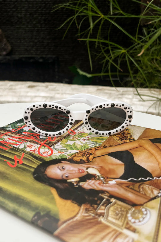 DD96496-WHT scarlett sunnies white 1 dippin' daisy's