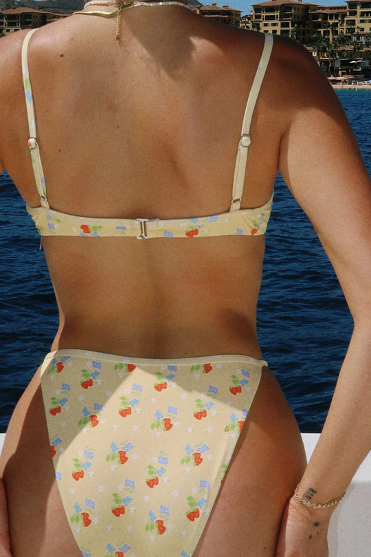 Ashlee is 5'10" wearing S.