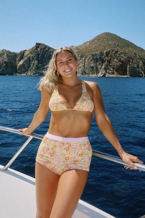 Sydney is 5'8" wearing S.