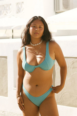 Ashleigh is 5'5" wearing Size M.