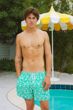 Noa is 6'1" wearing M.