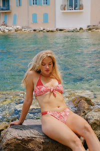 Sophie is 5'8" wearing size S top and size S bottom.