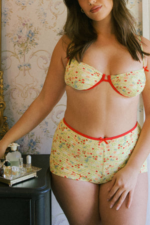Grace — 5'7", 34C, S top | S bottom.