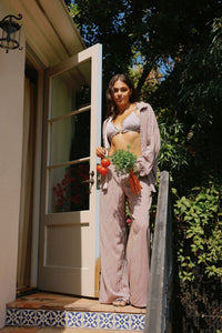 Melana — 5'6", 30C, S top | S bottom.