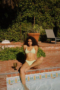 Melanie is 5'6" wearing S.