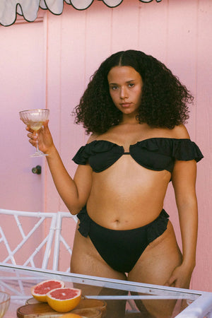 Natalia is 5'8.5" wearing Size XL.