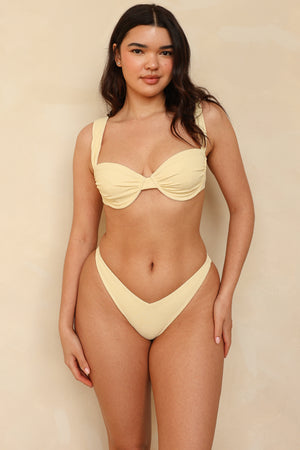 Breanna is 5'9 wearing Size L.