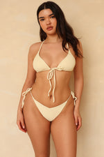 Breanna — 5'9", 36B, L top | L bottom.