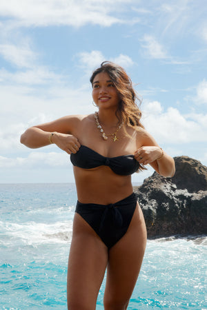 Andrea — 5'8", 38B, M top | M bottom.