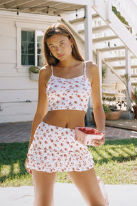 Chloe is 5'7" wearing S.