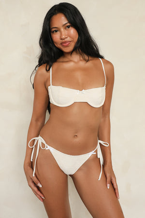 Cloud Dancer Underwire Cheeky Set