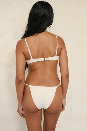 Cloud Dancer Underwire Cheeky Set