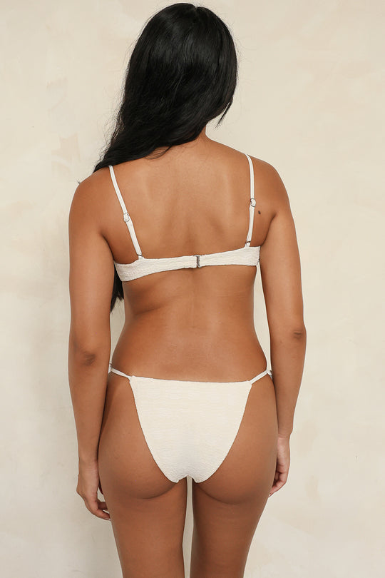 Cloud Dancer Underwire Cheeky Set