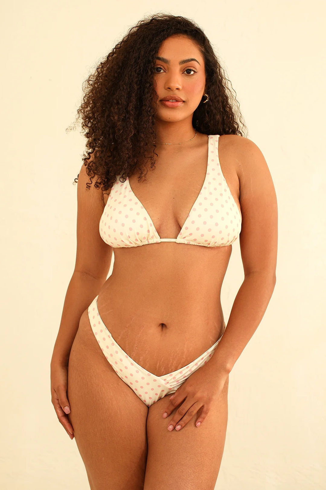 Natalia is 5'8.5" wearing Size XL.